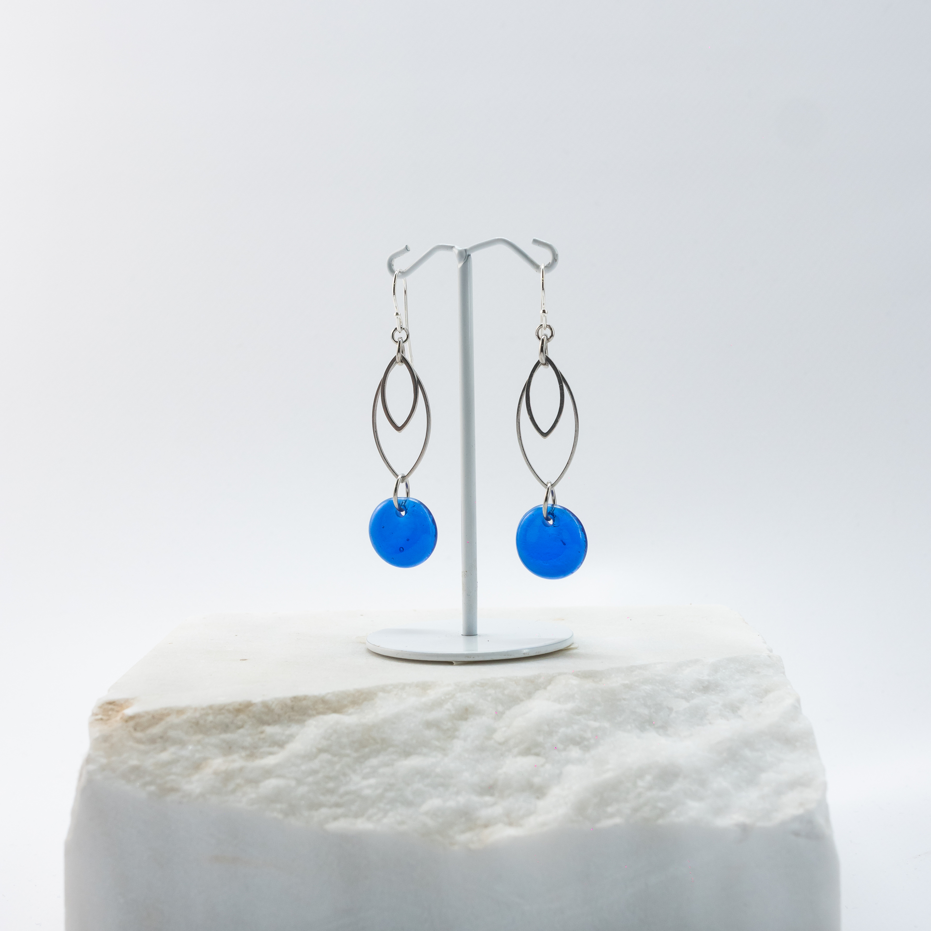 Lotus water-royal-blue-silver