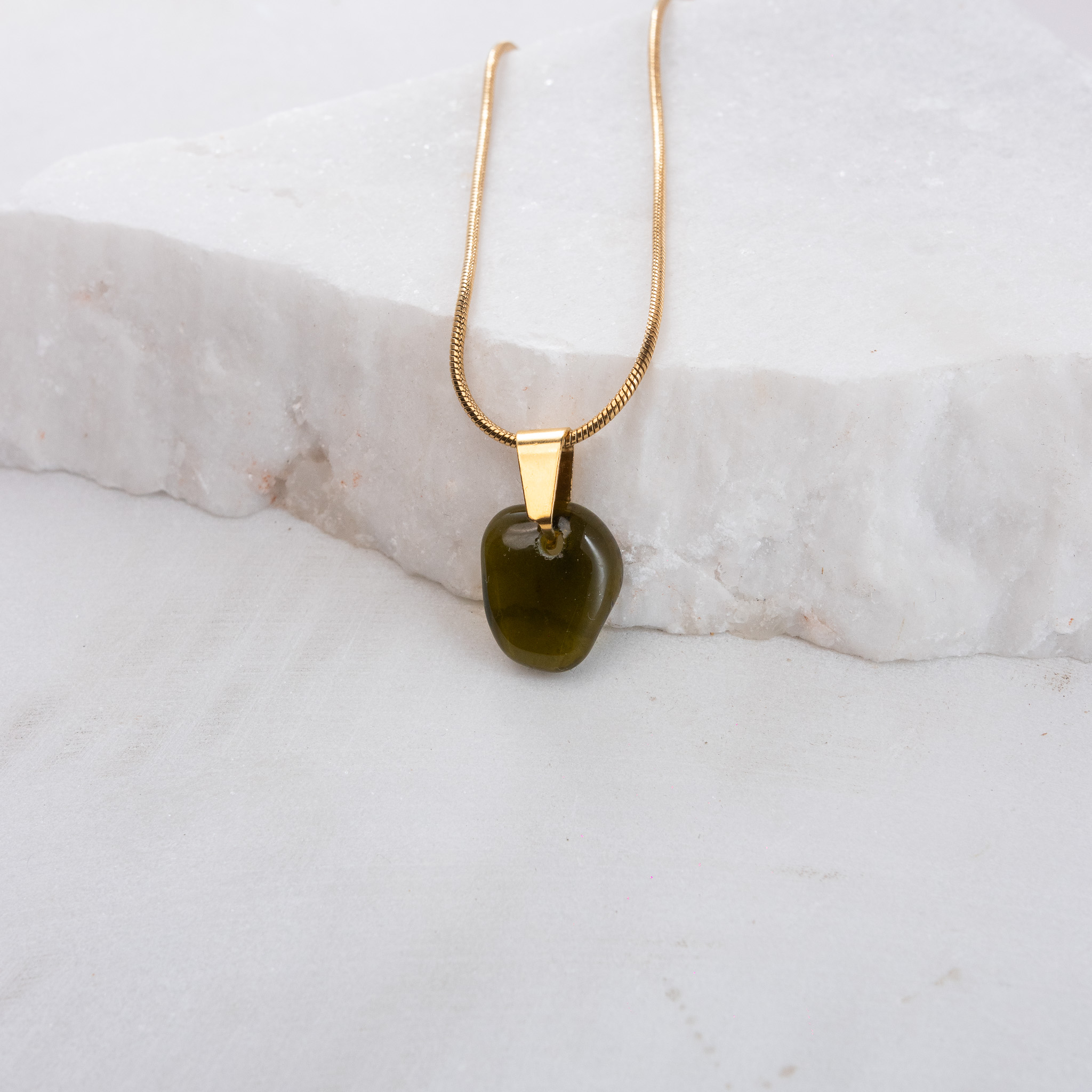 Aura wine-olive-green-en