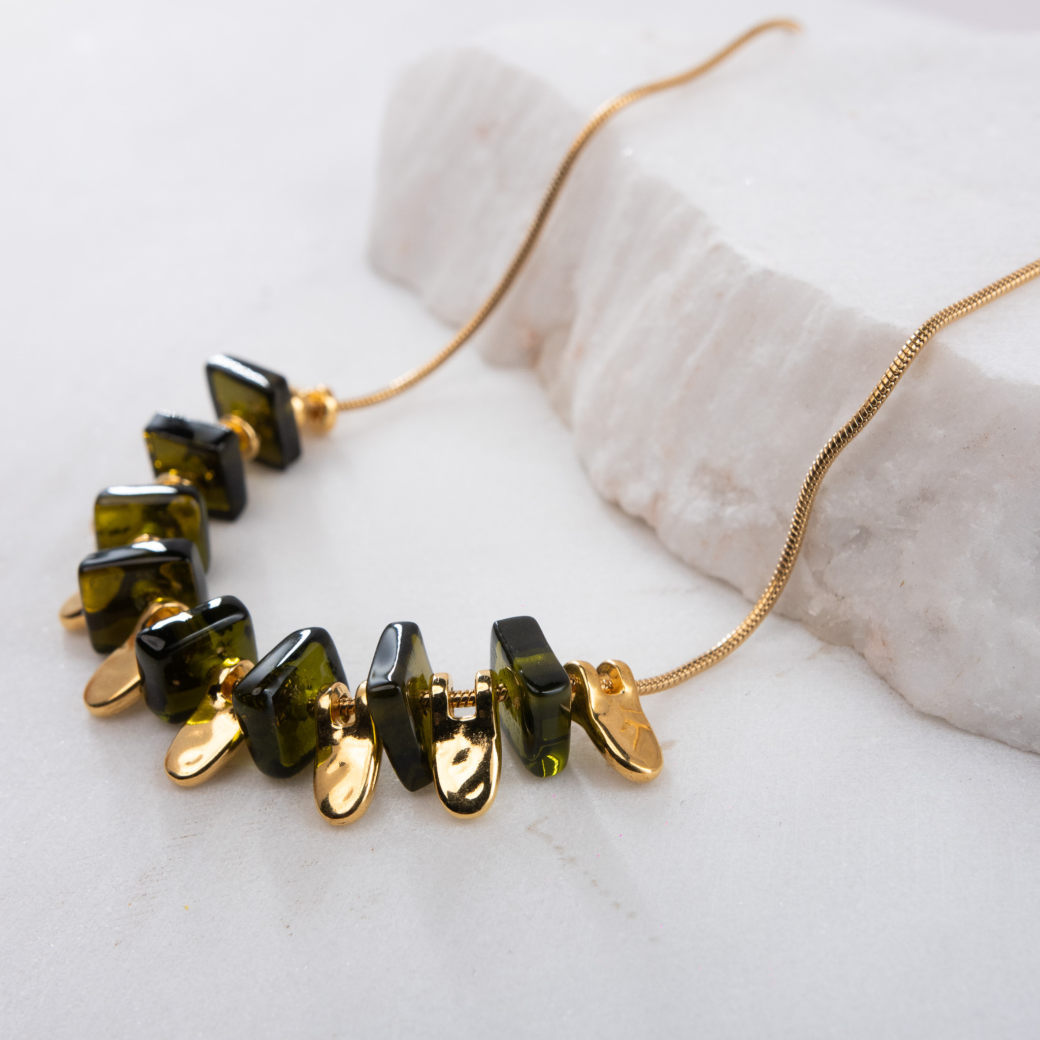 Petal Glow wine-olive-green-en